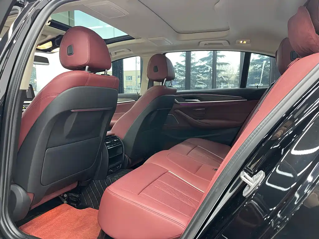 BMW 5 Series 2022 530Li Leading Luxury Package купить на сайте DeffCars