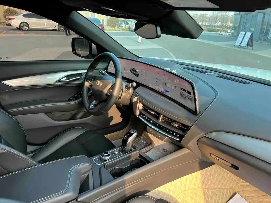 Cadillac CT5 2024 28T luxury model купить на сайте DeffCars