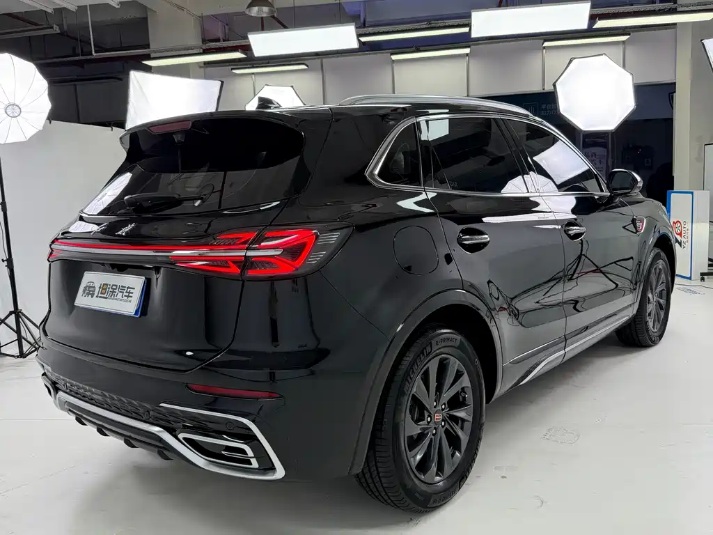 Hongqi HS5 2023 2.0T Qixiang Pro version купить на сайте DeffCars