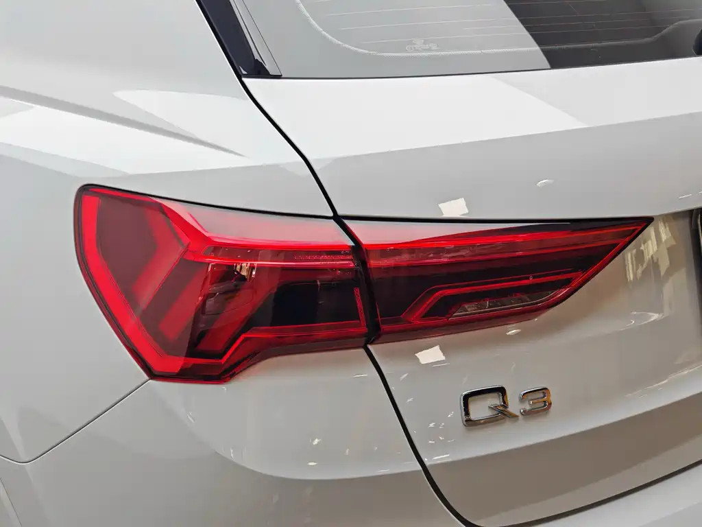 Audi Q3 2020 40 TFSI Fashionable and Dynamic купить на сайте DeffCars