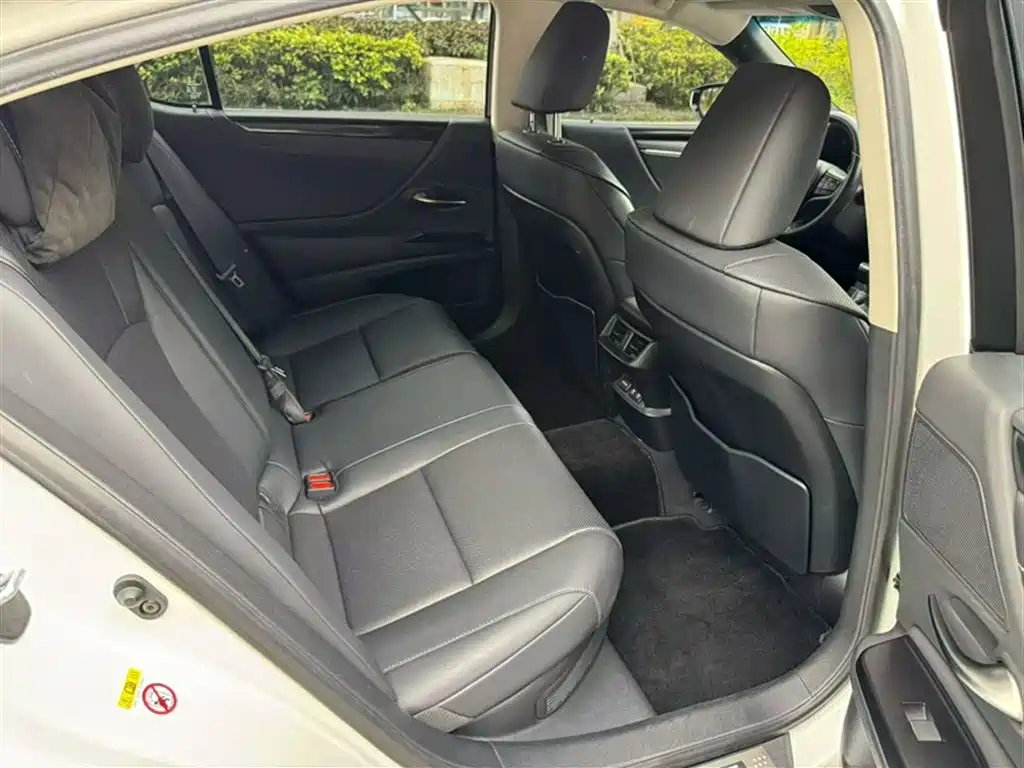 Lexus ES 2018 300h Excellence Edition National VI купить на сайте DeffCars