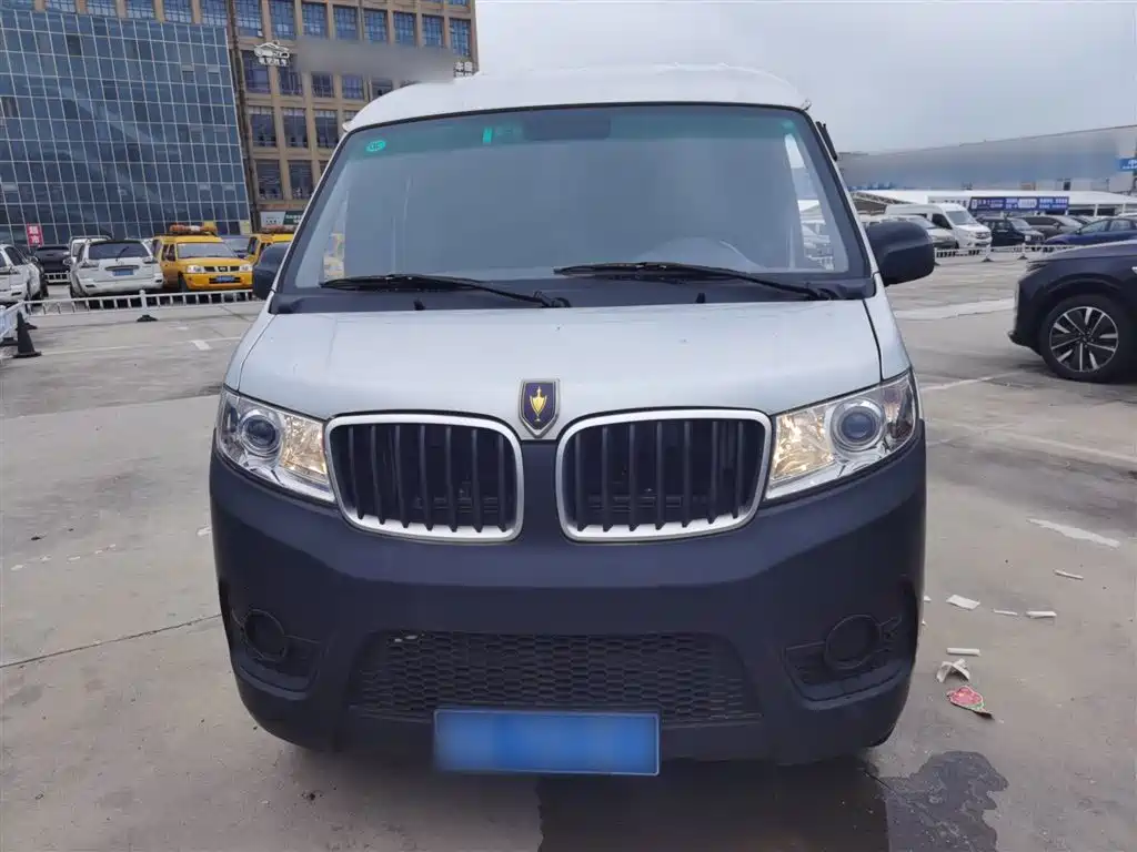 Hiace X30 2023 model 1.5L super luxury van 2/5 seats non-air conditioning version SWC15M купить на сайте DeffCars
