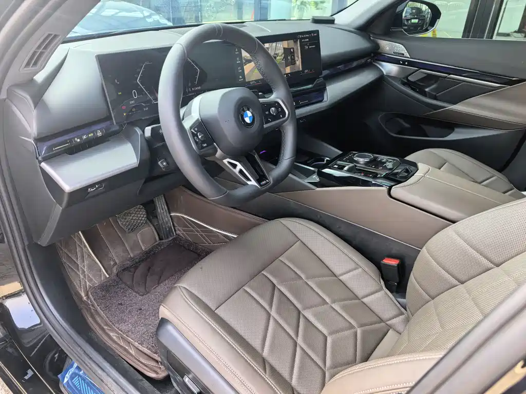 BMW 5 Series 2025 530Li Leading M Sports Package купить на сайте DeffCars