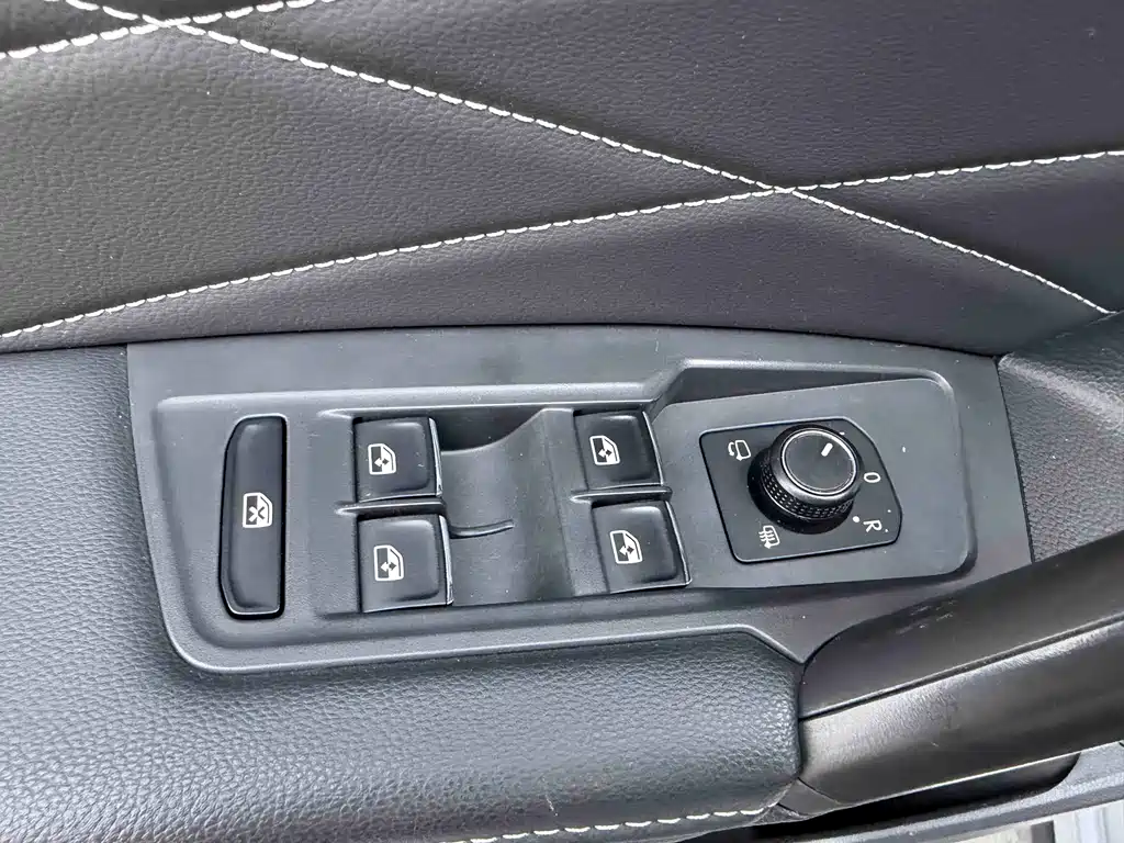 Tiguan L 2022 330TSI automatic two-wheel drive smart version купить на сайте DeffCars