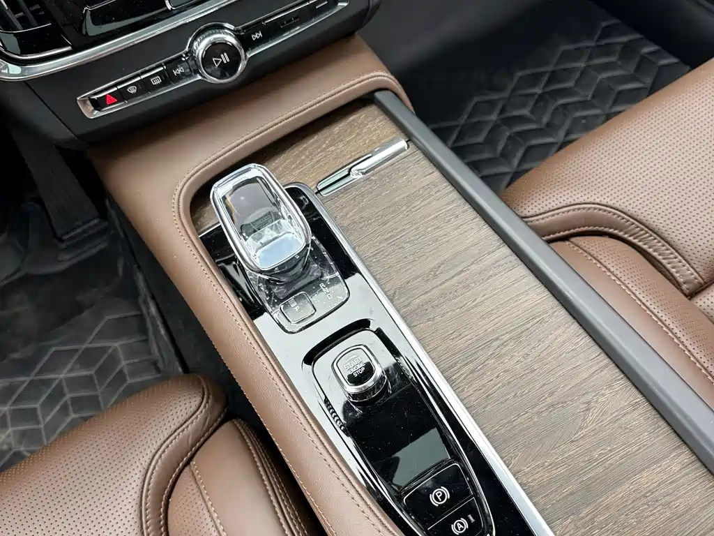 Volvo S90 2025 B5 Zhiya Luxury Edition купить на сайте DeffCars