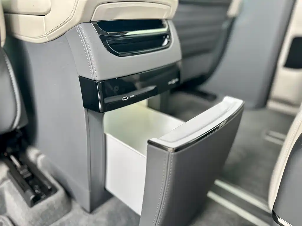 Jikrypton 009 2024 six-seater executive version four-wheel drive 108kWh купить на сайте DeffCars