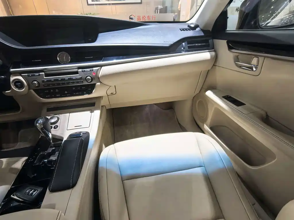 Lexus ES 2014 300h Comfort Edition купить на сайте DeffCars