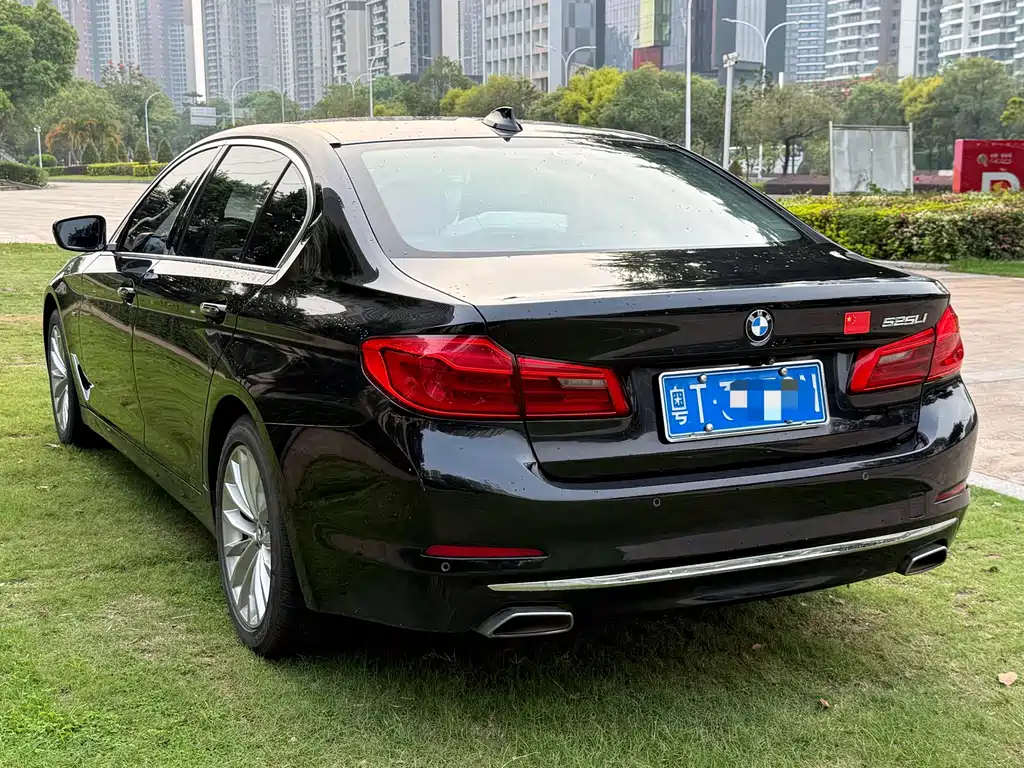 BMW 5 Series 2018 525Li Luxury Package купить на сайте DeffCars