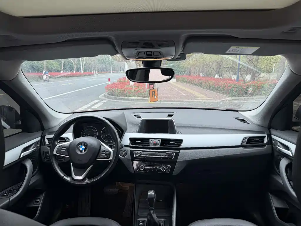 BMW X1 2016 sDrive18Li Exclusive Model купить на сайте DeffCars