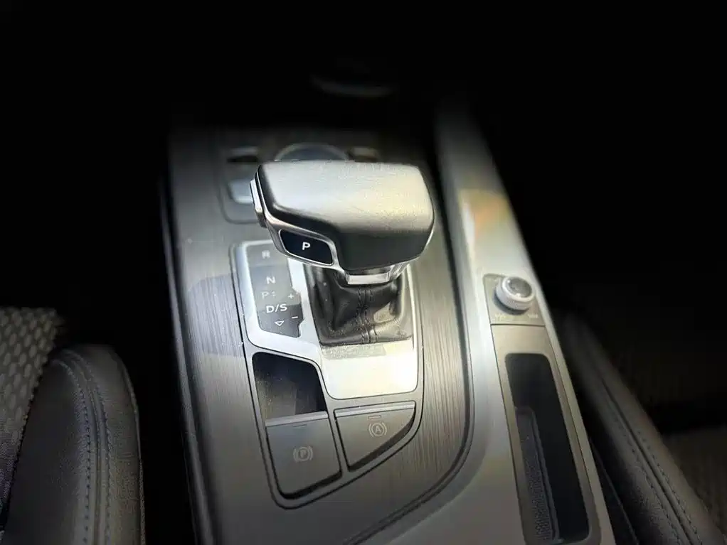 Audi A4L 2018 30th Anniversary Model 40 TFSI Sports купить на сайте DeffCars