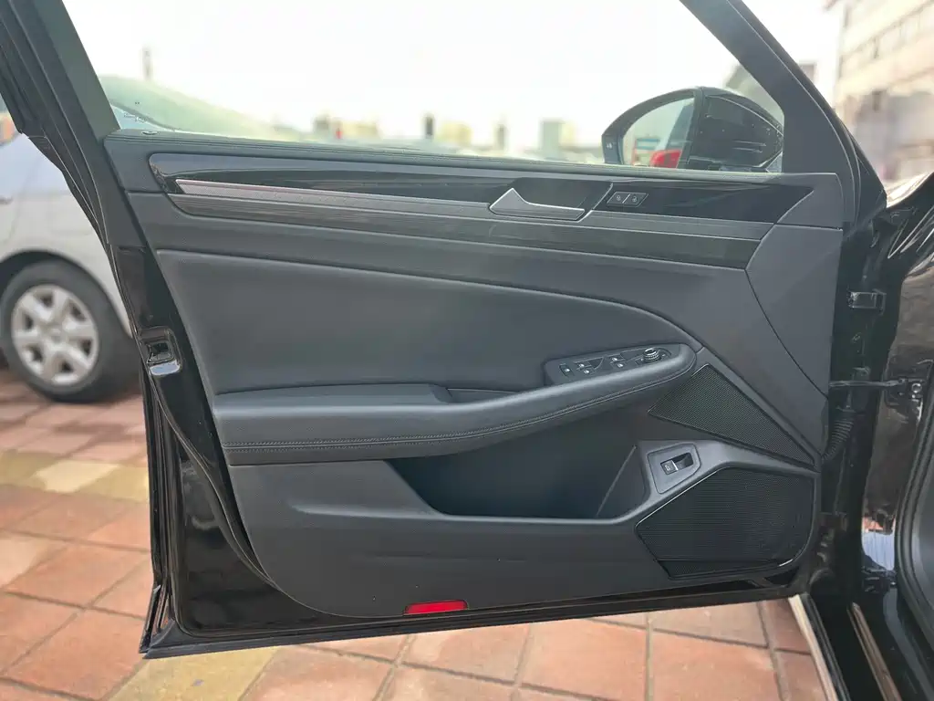 Huiang 2016 380TSI 2WD Yuzun Edition купить на сайте DeffCars
