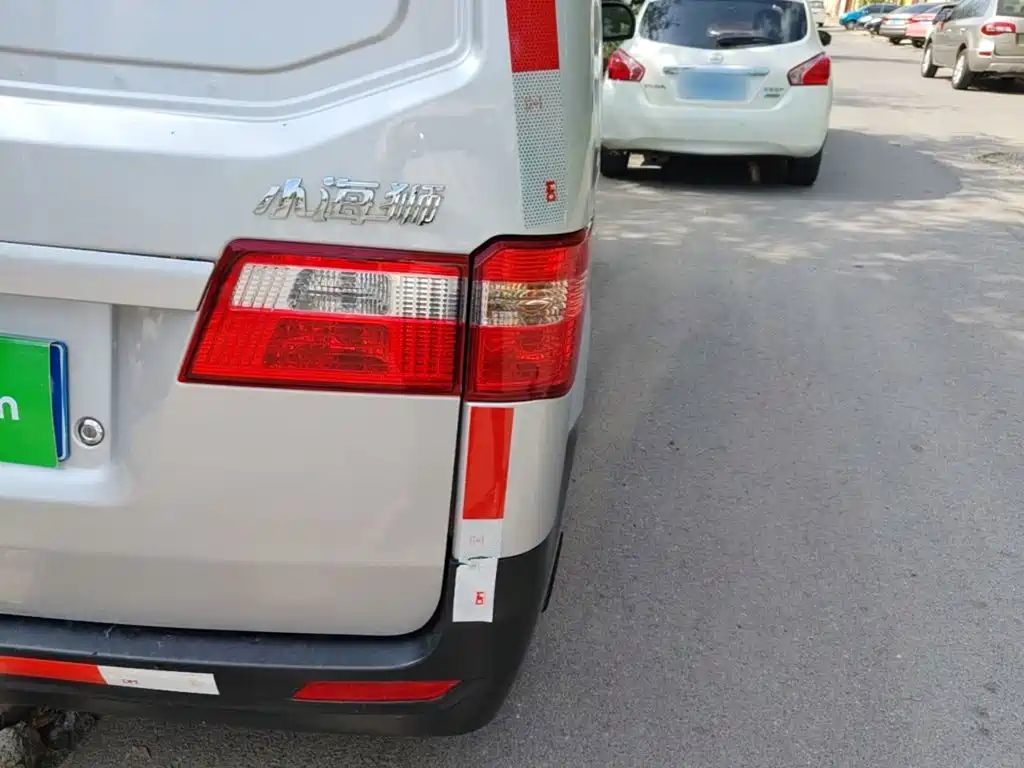 Hiace X30 2023 model 1.5L super luxury van 2/5 seats non-air conditioning version SWC15M купить на сайте DeffCars
