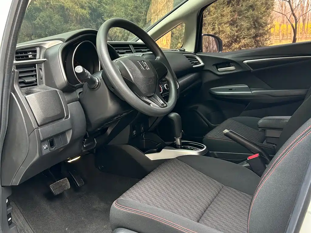 Fit 2018 1.5L CVT Fashion Edition купить на сайте DeffCars