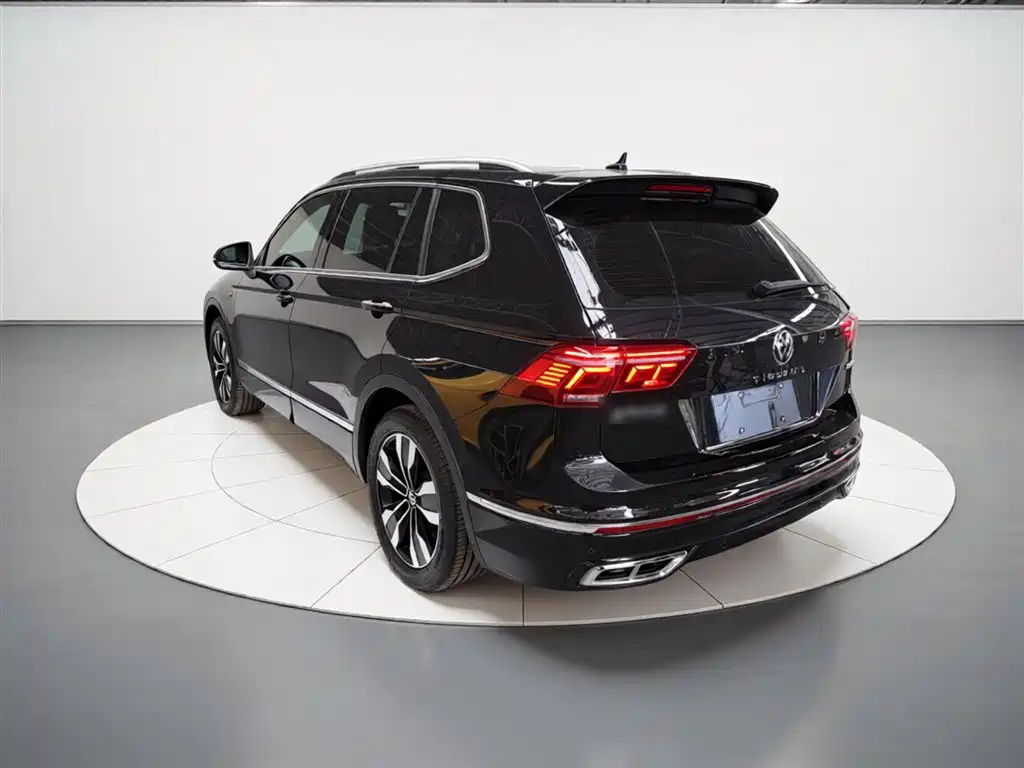 Tiguan L 2022 330TSI automatic two-wheel drive R-Line version купить на сайте DeffCars