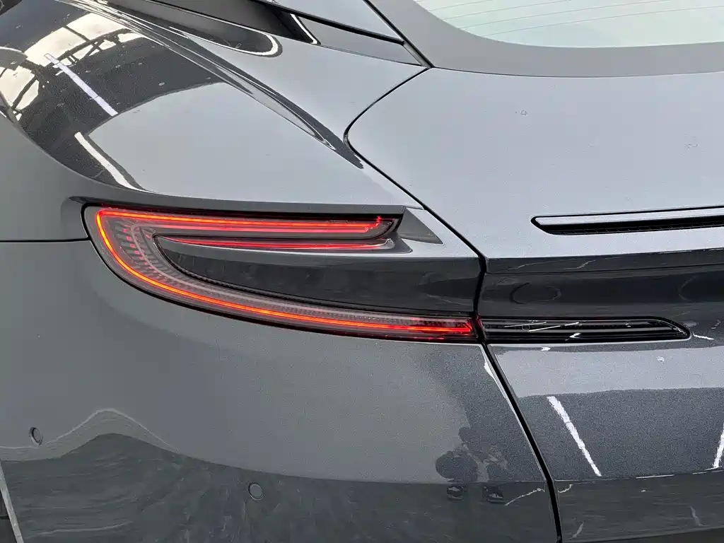 Aston Martin DB11 2019 4.0T V8 Coupe купить на сайте DeffCars