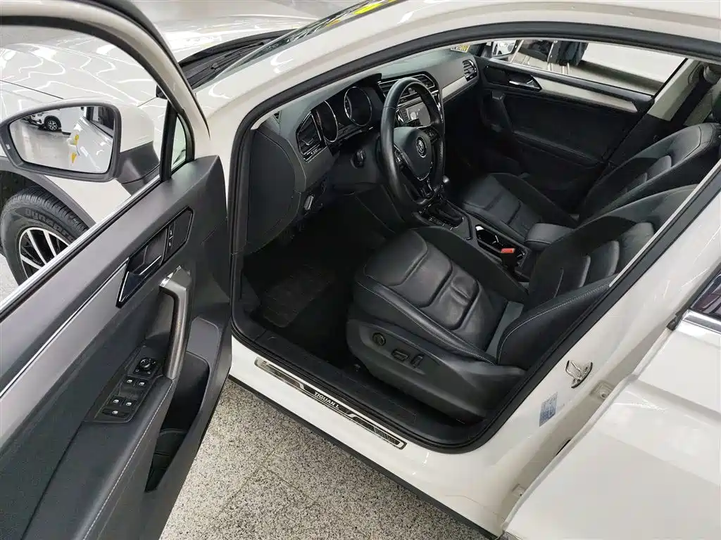 Tiguan L 2017 330TSI automatic two-wheel drive comfort version купить на сайте DeffCars