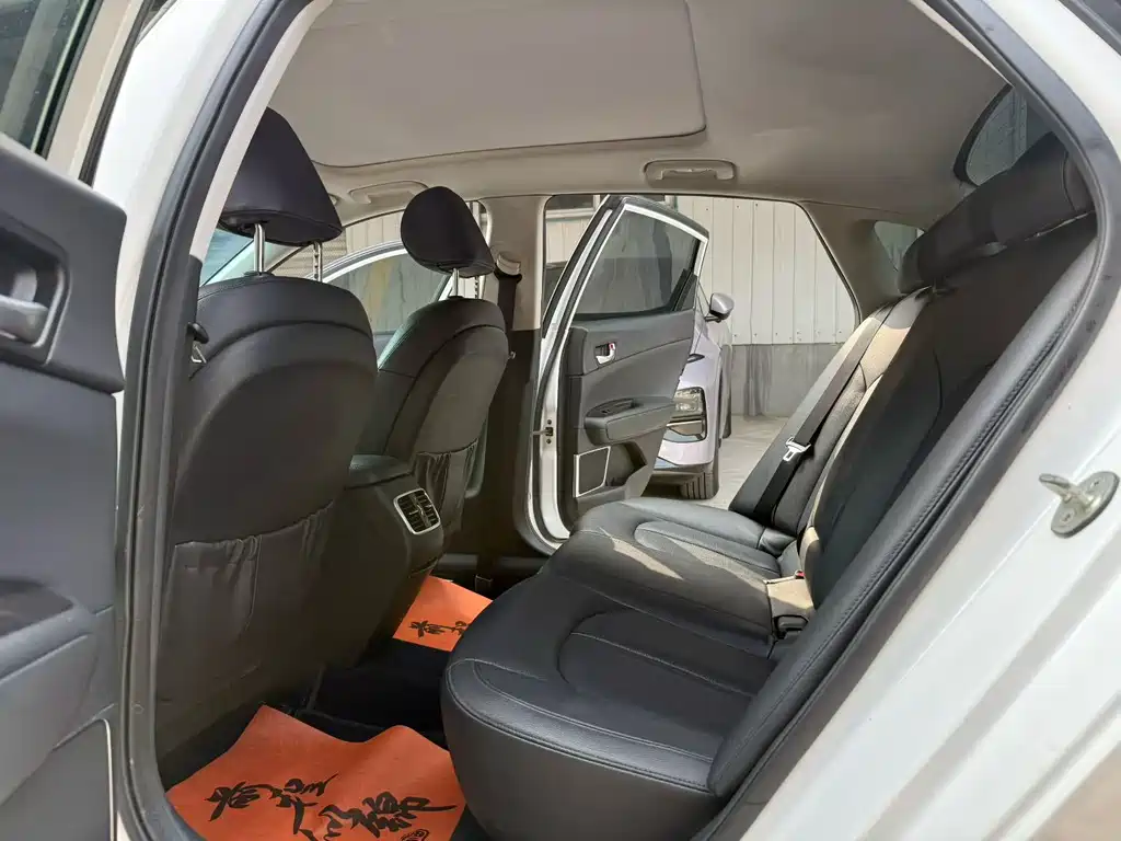 Kia K5 2017 2.0L Automatic 15th Anniversary Special Edition LUX купить на сайте DeffCars