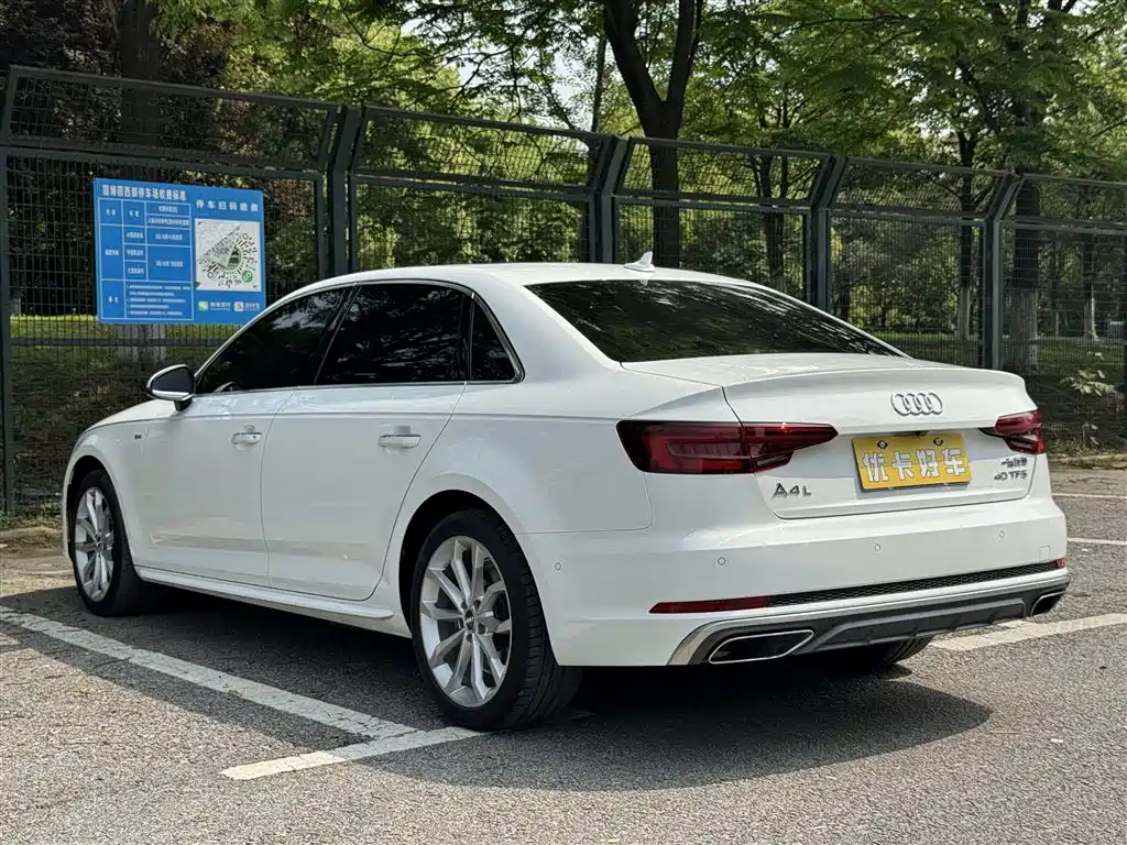 Audi A4L 2018 30th Anniversary Model 40 TFSI Fashion Model купить на сайте DeffCars