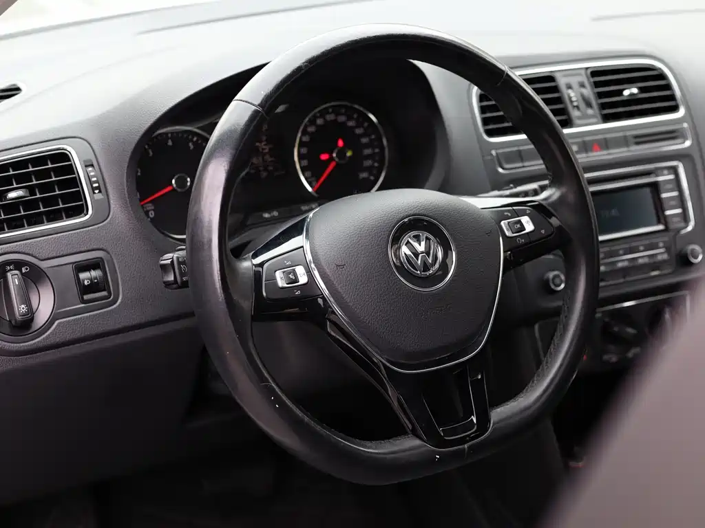 Polo 2016 1.6L automatic comfort model купить на сайте DeffCars