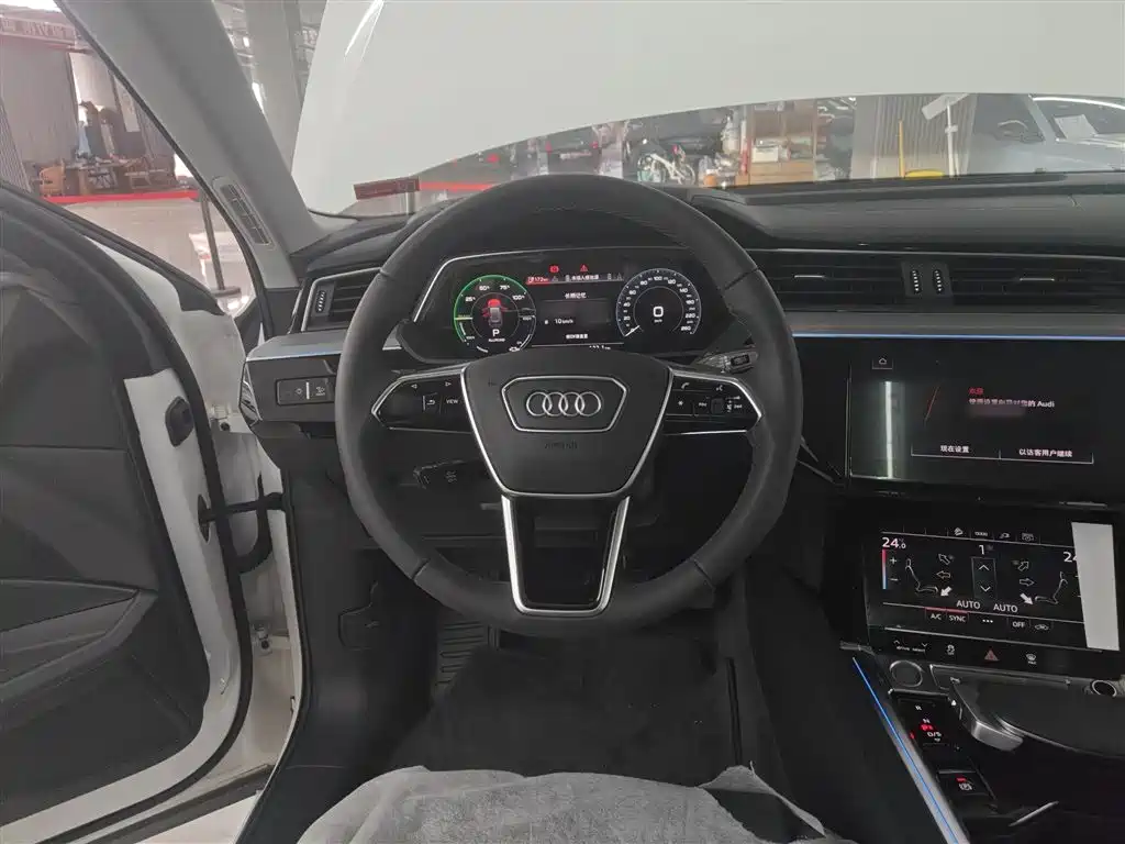 Audi e-tron 2021 50 quattro luxury model купить на сайте DeffCars