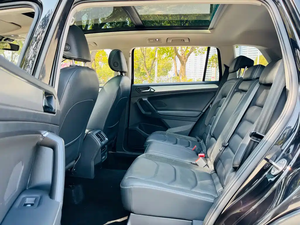 Tiguan L 2019 330TSI automatic two-wheel drive smart luxury version National VI купить на сайте DeffCars