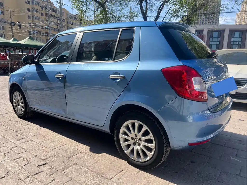 Fabia 2012 1.6L Automatic Crystal Enjoy Edition купить на сайте DeffCars
