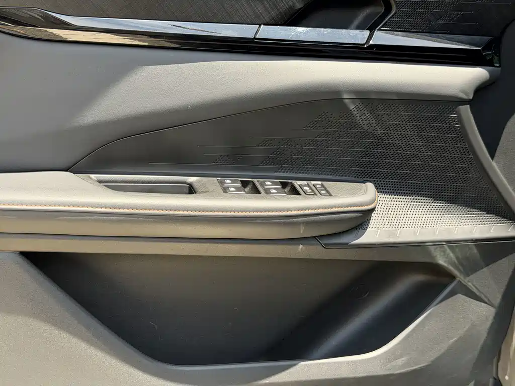 Changan UNI-V 2024 1.5T Premium купить на сайте DeffCars