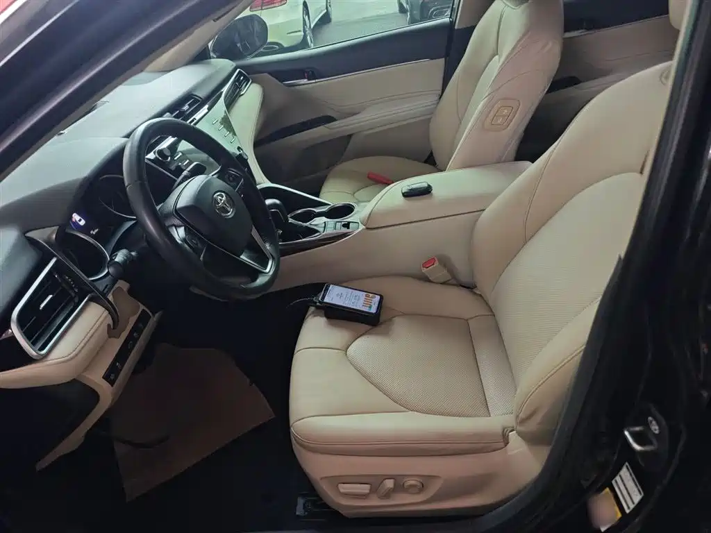 Camry 2018 2.5G Deluxe Edition купить на сайте DeffCars