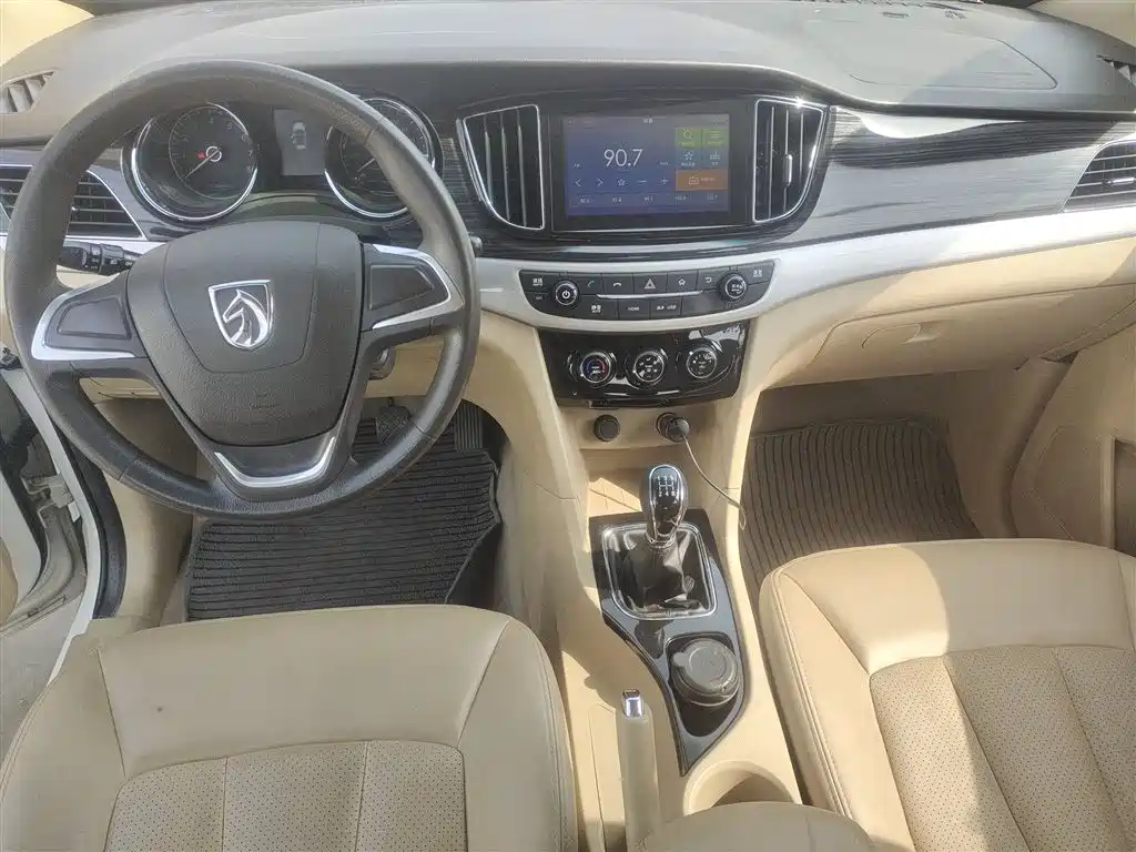Baojun 730 2016 1.5L manual comfort type 7 seats National V купить на сайте DeffCars