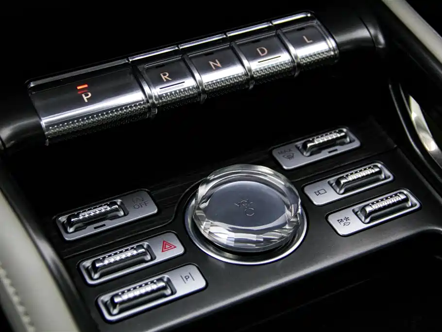 Voyager 2023 2.0T four-wheel drive premium version купить на сайте DeffCars