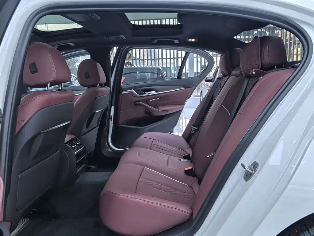 BMW 5 Series 2023 facelift 530Li leading M sports package купить на сайте DeffCars