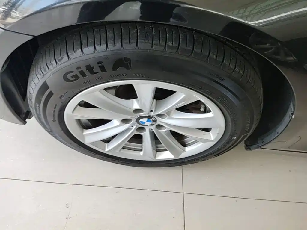 BMW 5 Series 2014 520Li Classic купить на сайте DeffCars