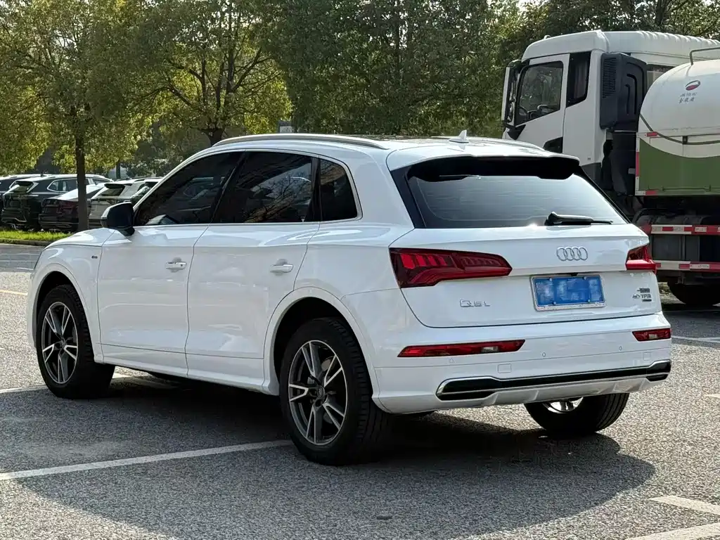 Audi Q5L 2020 40 TFSI enjoys fashionable style купить на сайте DeffCars