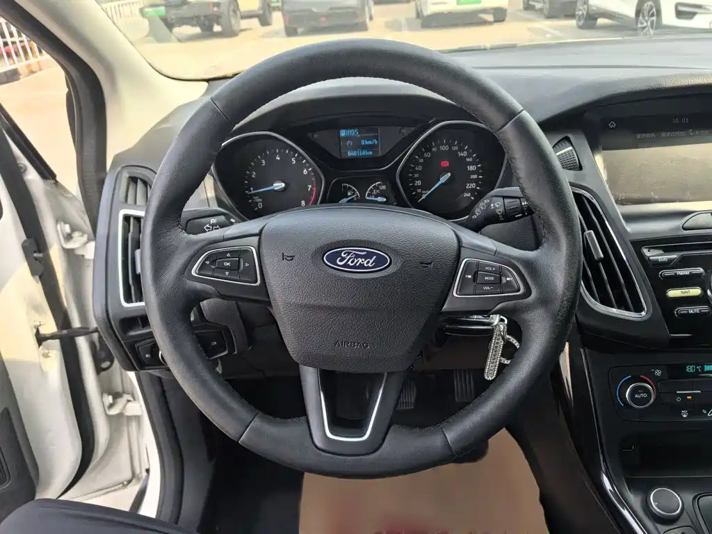 Focus 2017 hatchback 1.6L automatic comfort smart mobility version купить на сайте DeffCars