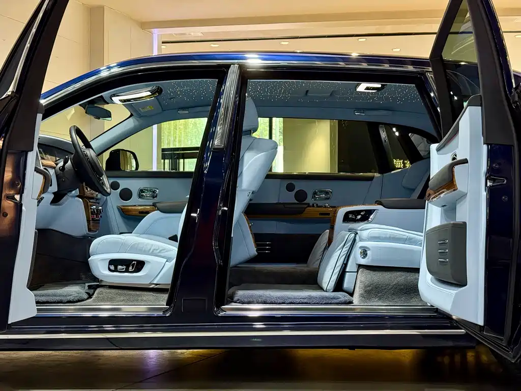 Phantom 2018 6.7T long wheelbase version купить на сайте DeffCars