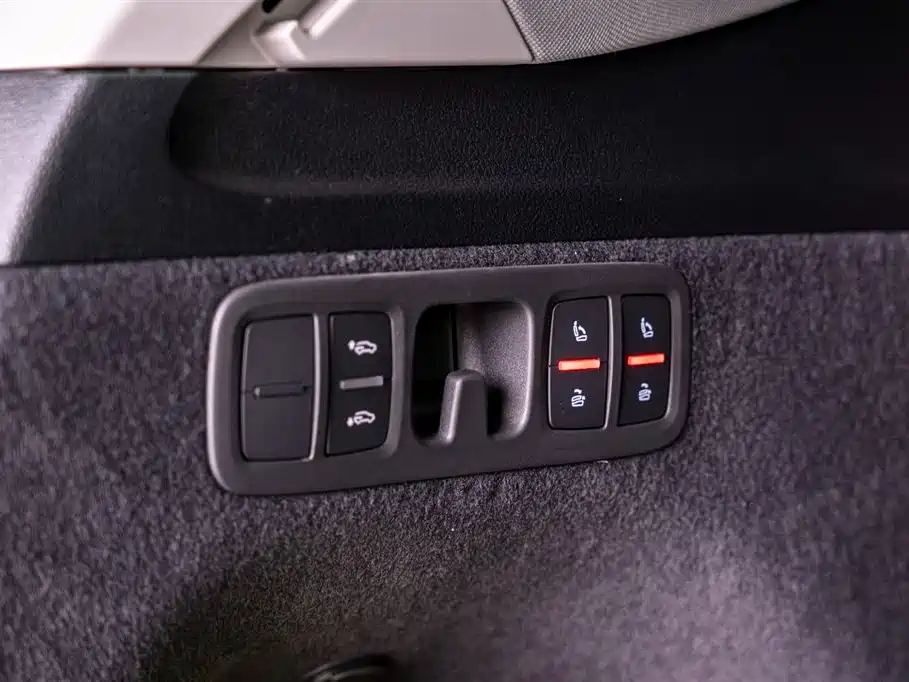 Audi Q7 2025 55 TFSI quattro S line sports купить на сайте DeffCars