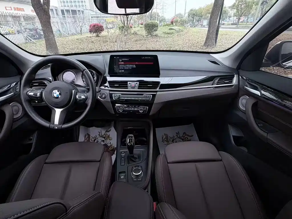 BMW X1 2022 sDrive25Li Leading Model купить на сайте DeffCars