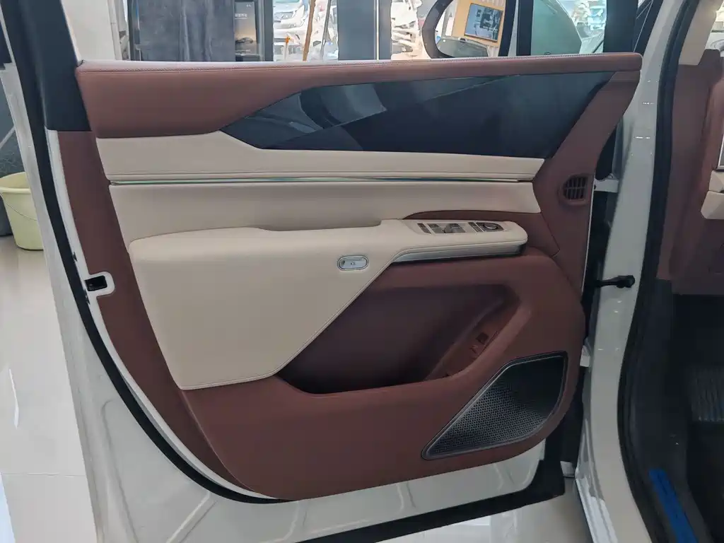 Xia (Summer) 2025 DM-i 1.5T 180km Transcendental купить на сайте DeffCars