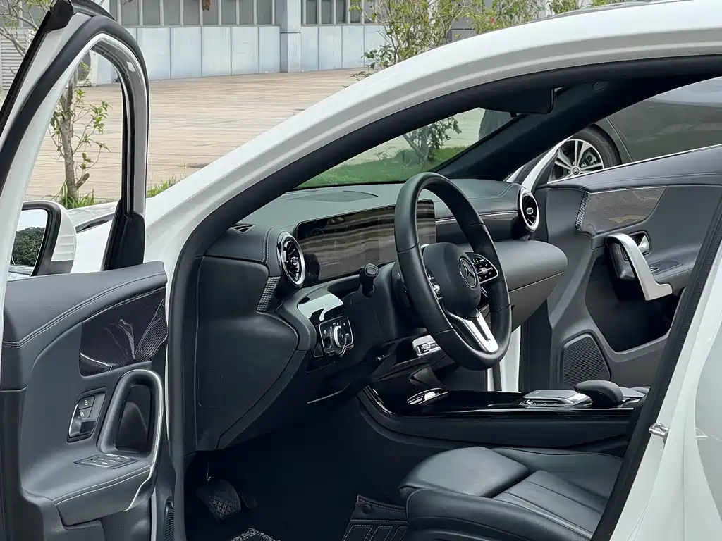 Mercedes-Benz A-Class 2022 A 200 L Sports Sedan Dynamic Type купить на сайте DeffCars
