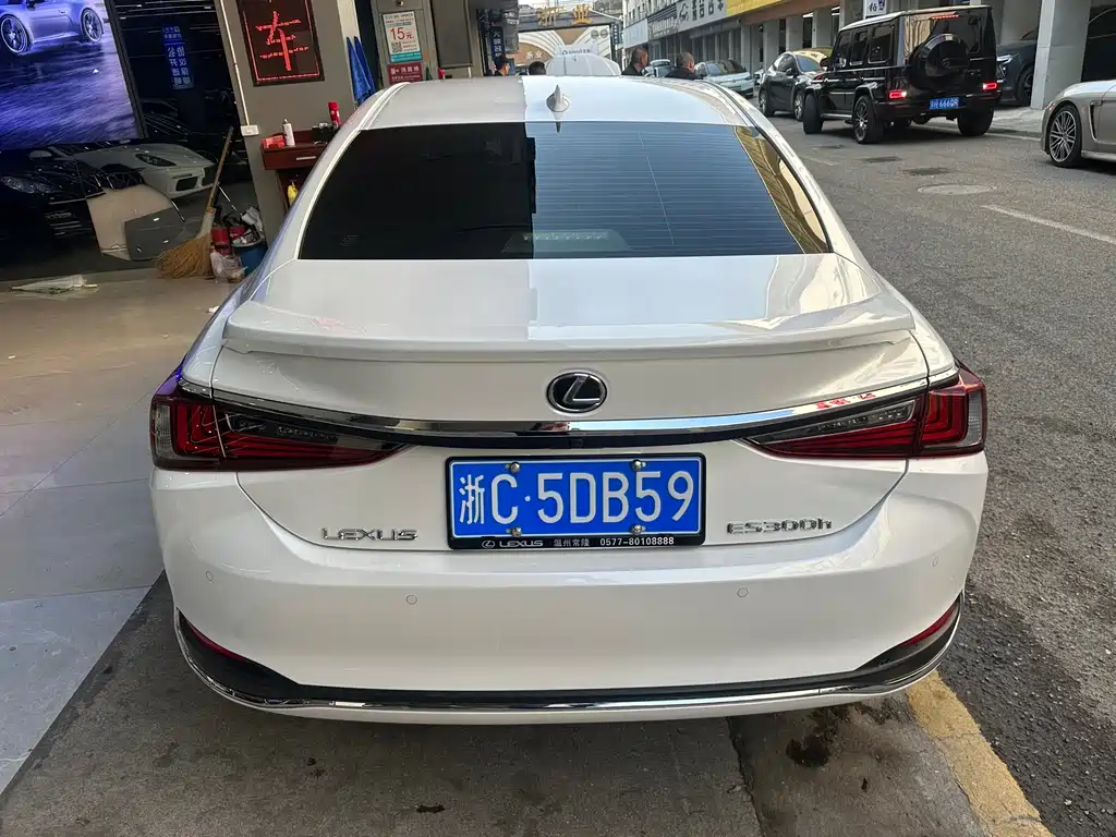 Lexus ES 2022 300h Excellence Edition купить на сайте DeffCars