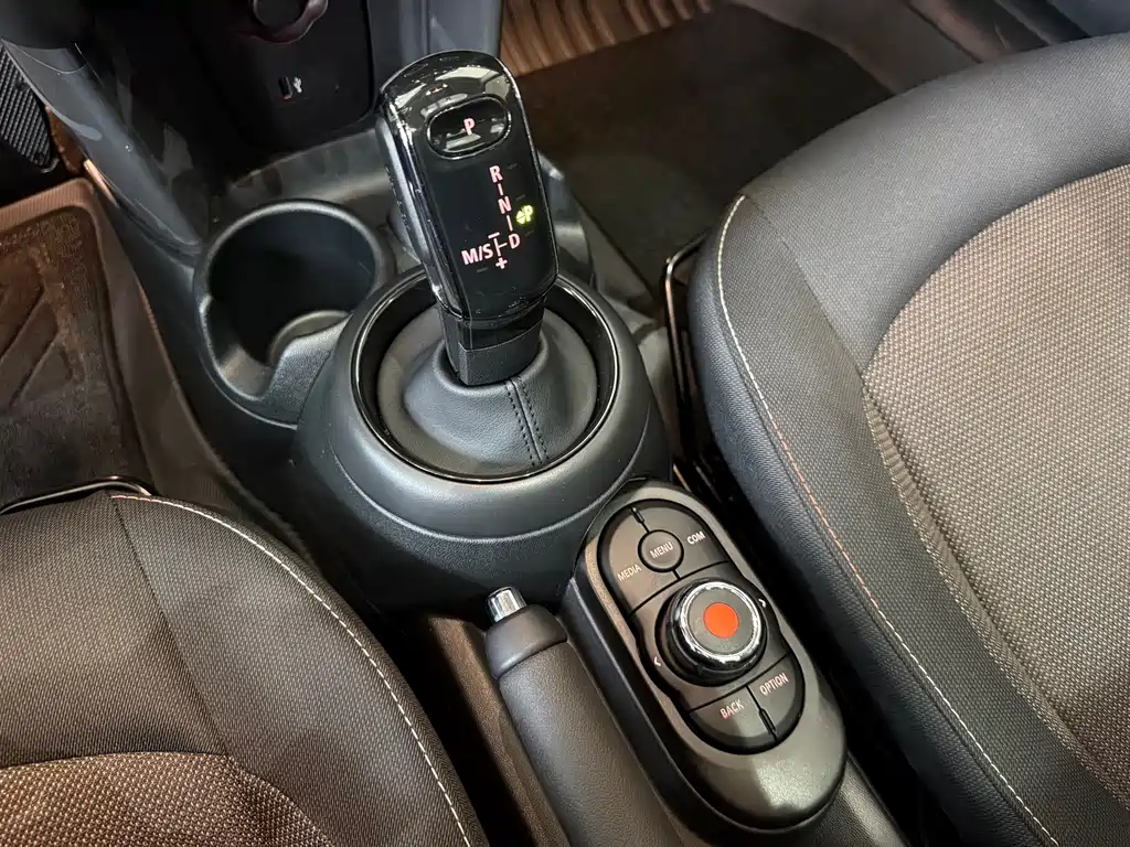 MINI 2023 1.5T ONE купить на сайте DeffCars