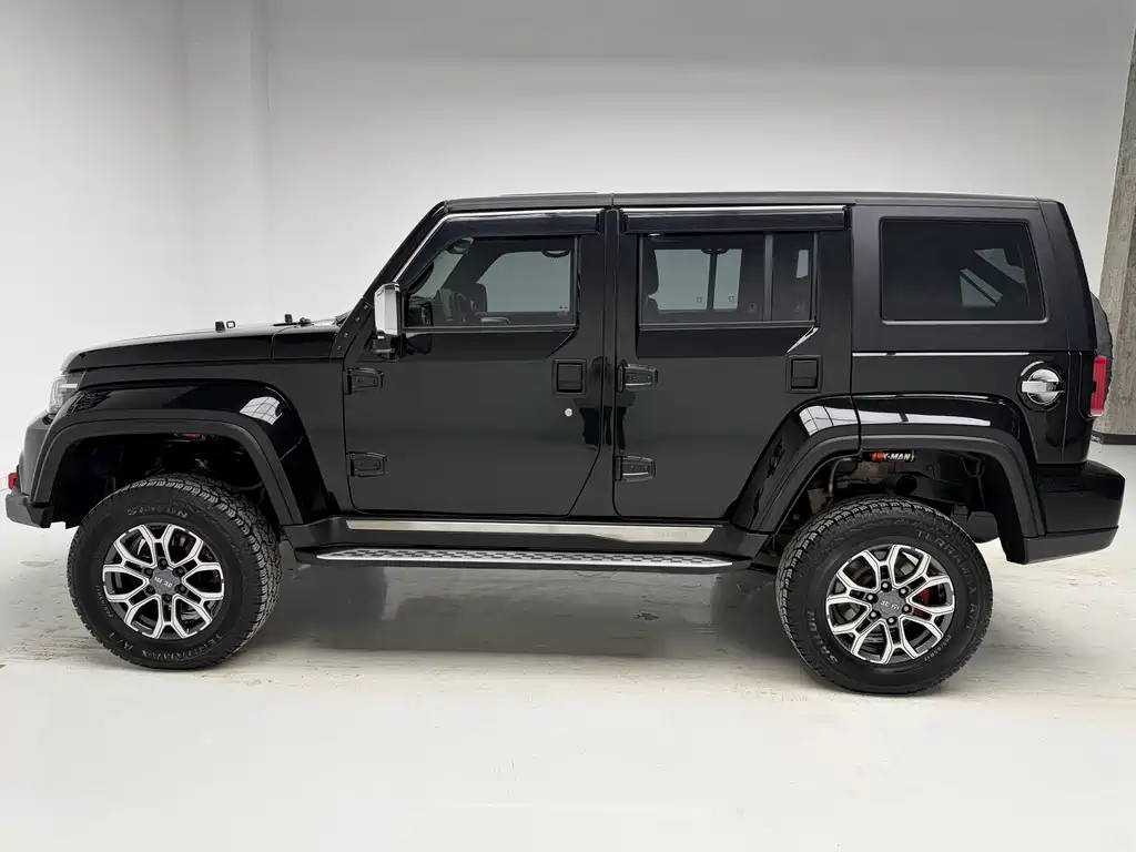 Beijing off-road BJ40 2023 2.0T automatic four-wheel drive city hunter version knight type купить на сайте DeffCars