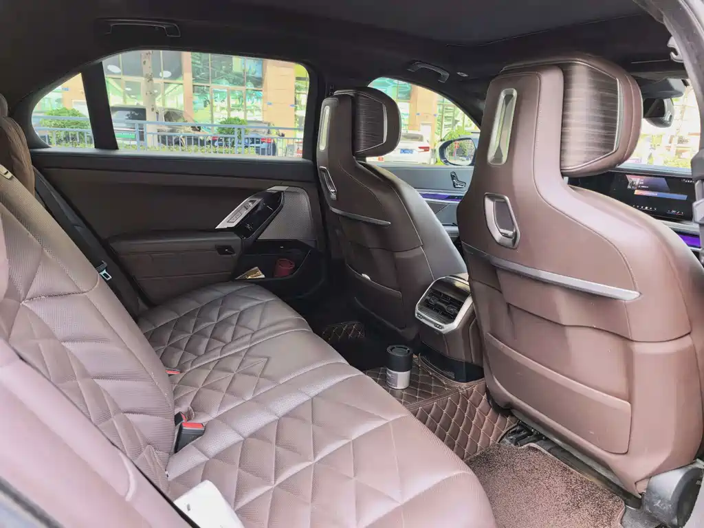 BMW 7 Series 2023 740Li Leading M Sports Package купить на сайте DeffCars