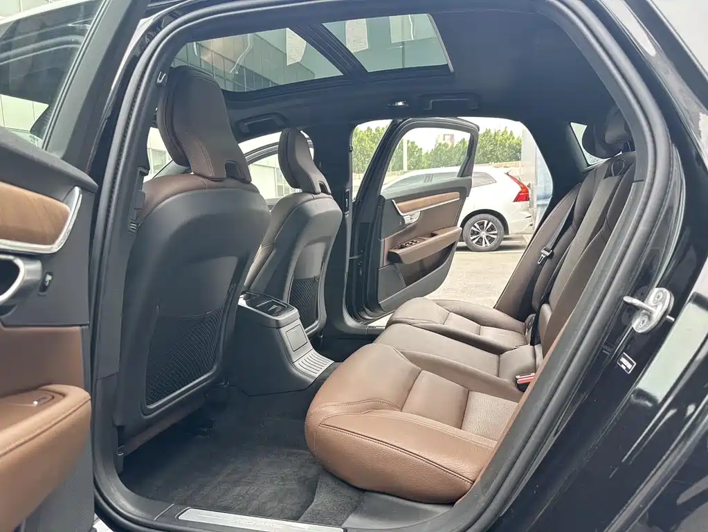 Volvo S90 plug-in hybrid 2024 plug-in hybrid four-wheel drive long range Zhiyi luxury version купить на сайте DeffCars