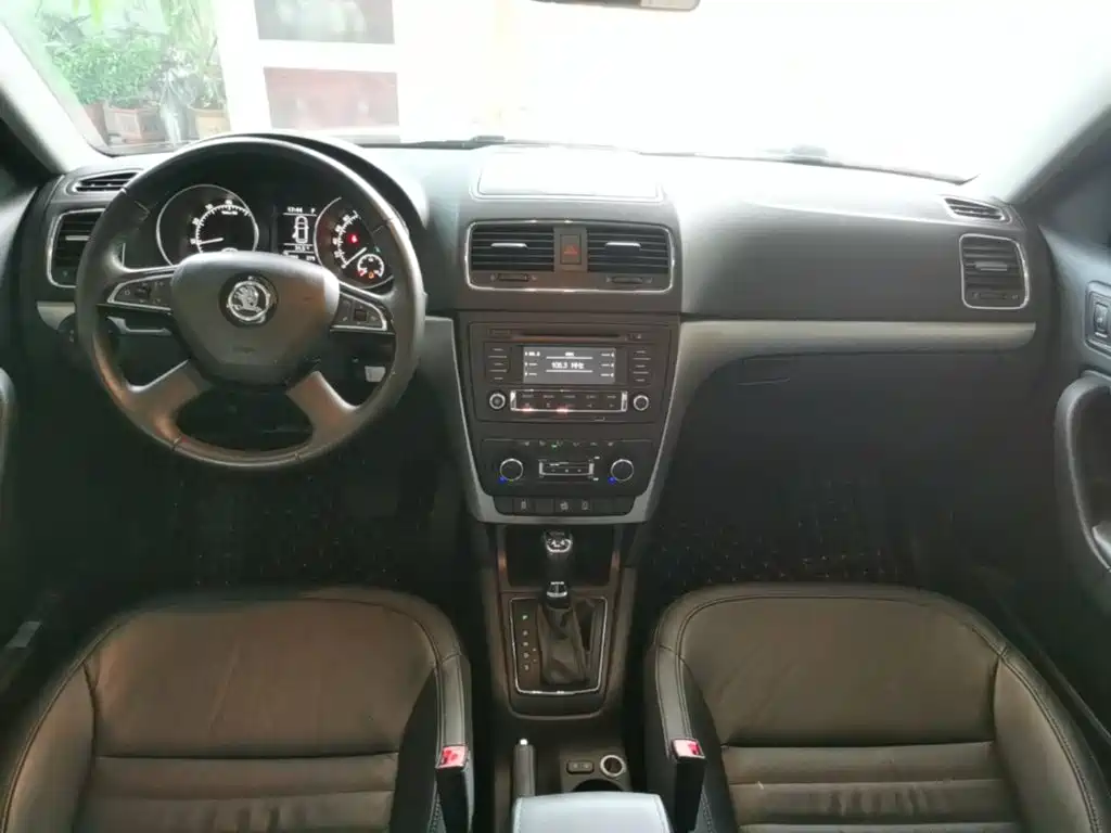 Yeti 2014 1.8TSI DSG Polar Edition купить на сайте DeffCars