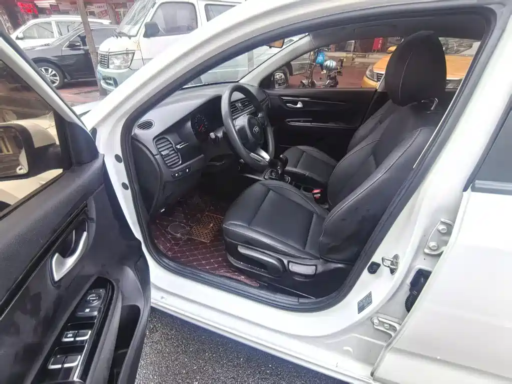 Kia K2 2017 Sedan 1.4L MT 15th Anniversary Special Edition GLS купить на сайте DeffCars