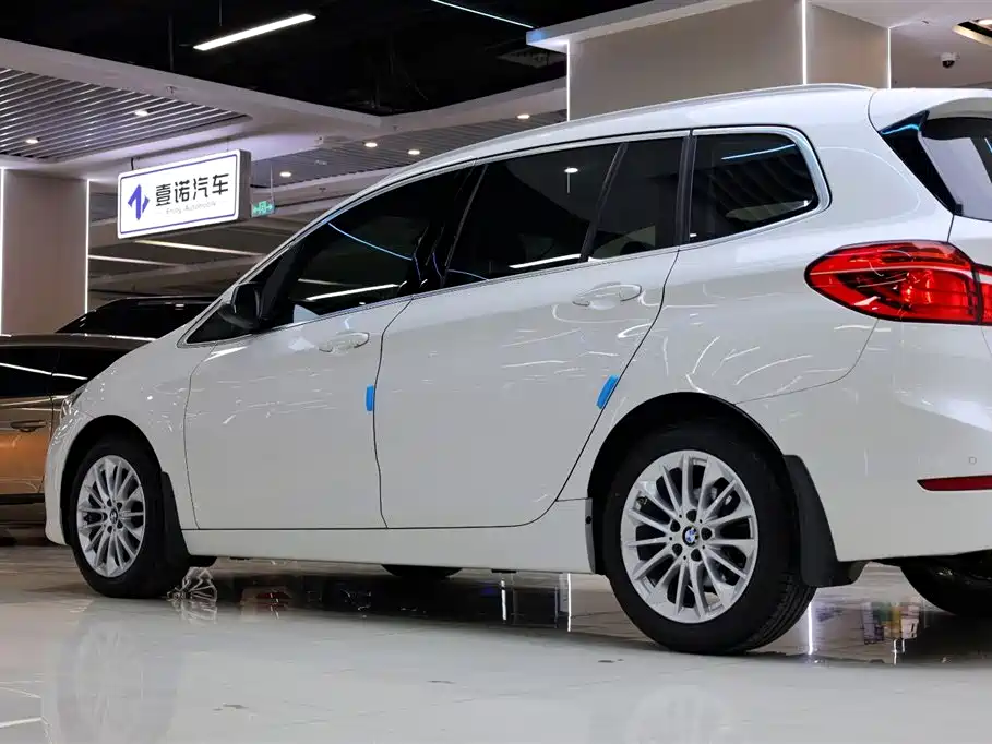 BMW 2 Series Multipurpose Station Wagon 2019 220i Leading Model купить на сайте DeffCars