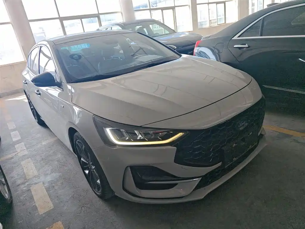 Focus 2022 Sedan EcoBoost 180 Automatic ST Line купить на сайте DeffCars