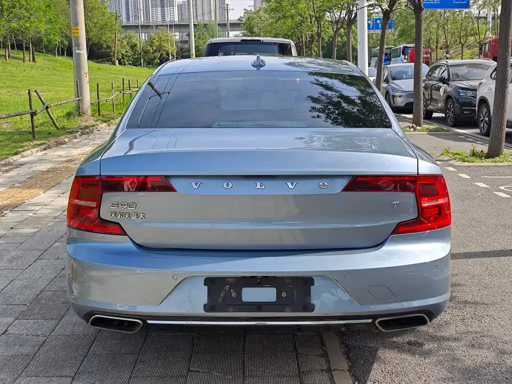 Volvo S90 2018 T4 Zhiyi Edition купить на сайте DeffCars