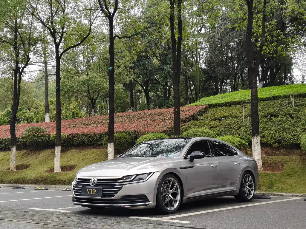 FAW-Volkswagen CC 2019 330TSI Charming Edition National V купить на сайте DeffCars
